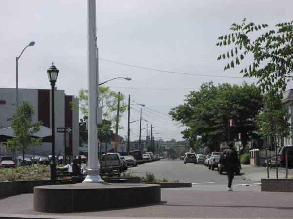 Metropolitan Avenue at Van Wyck - Richmond Hill
