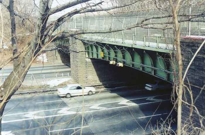 Grand Central Parkway at 78th Avenue Image 0