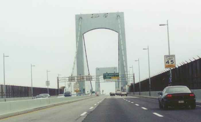 Throgs Neck Bridge Approaching Midspan Southbound Image 0